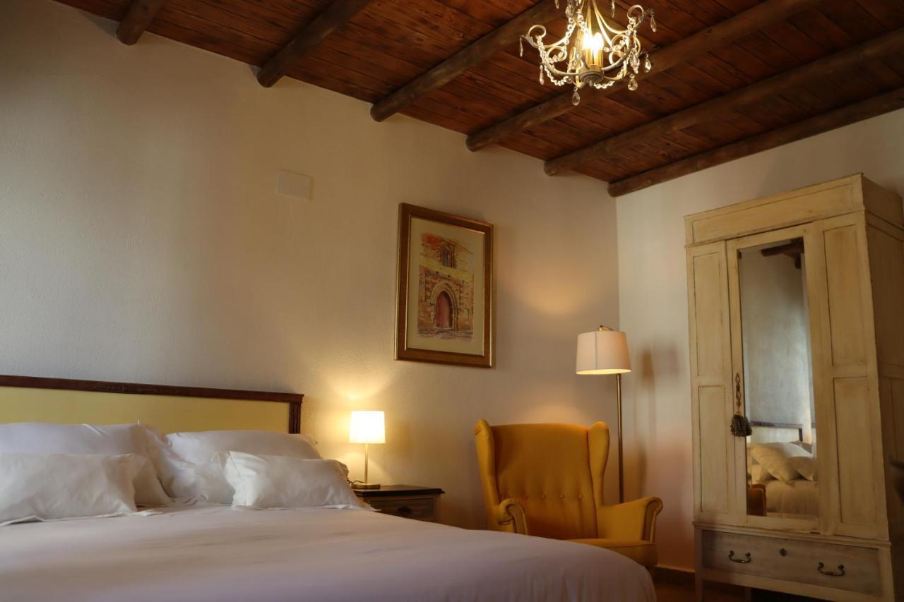 Hotel Palacio Conde Del Alamo Aroche Bagian luar foto