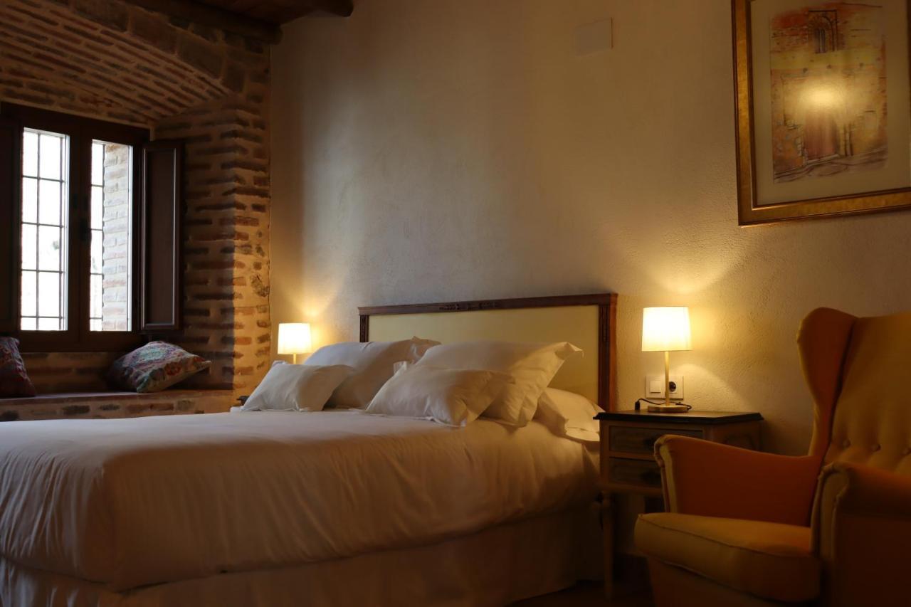 Hotel Palacio Conde Del Alamo Aroche Bagian luar foto